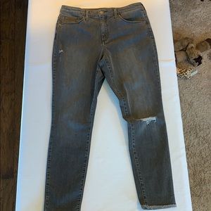 University Thread Wonens Jeans. 10/30R